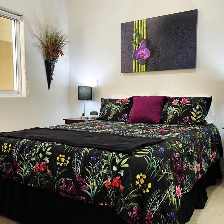 Walk to Beach, King Bed 2B2 Condo Newly Furnished - Apartment mit 2 Schlafzimmern, einem Balkon und Meerblick - 40