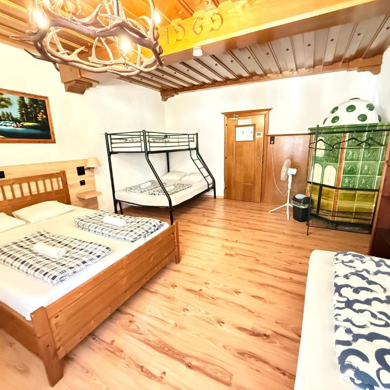 HOSTEL LOVELY ROOMS CITY CENTER, shared Bathroom - Family Room with Shared Bathroom - 6