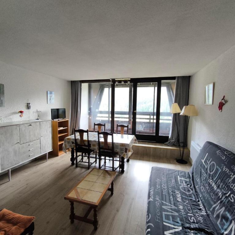 Grand Studio 42 m2 avec loggia vues montagne et pistes parking et navettes gratuites - Studio - Vue sur Montagne - 13