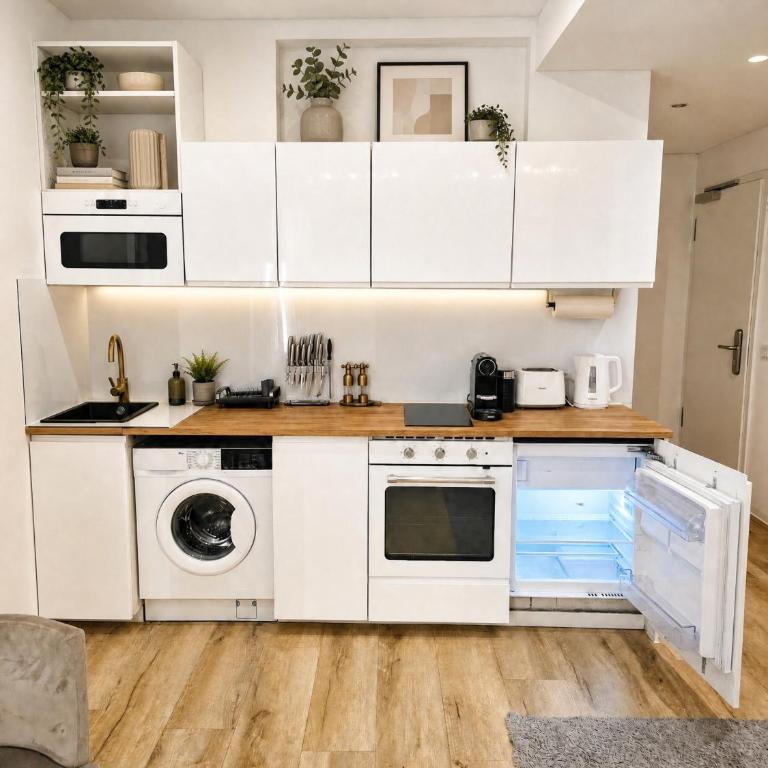 Lovely central apartment - Pool Gym Sauna extra buchbar - Appartement - Vue sur Piscine - 4
