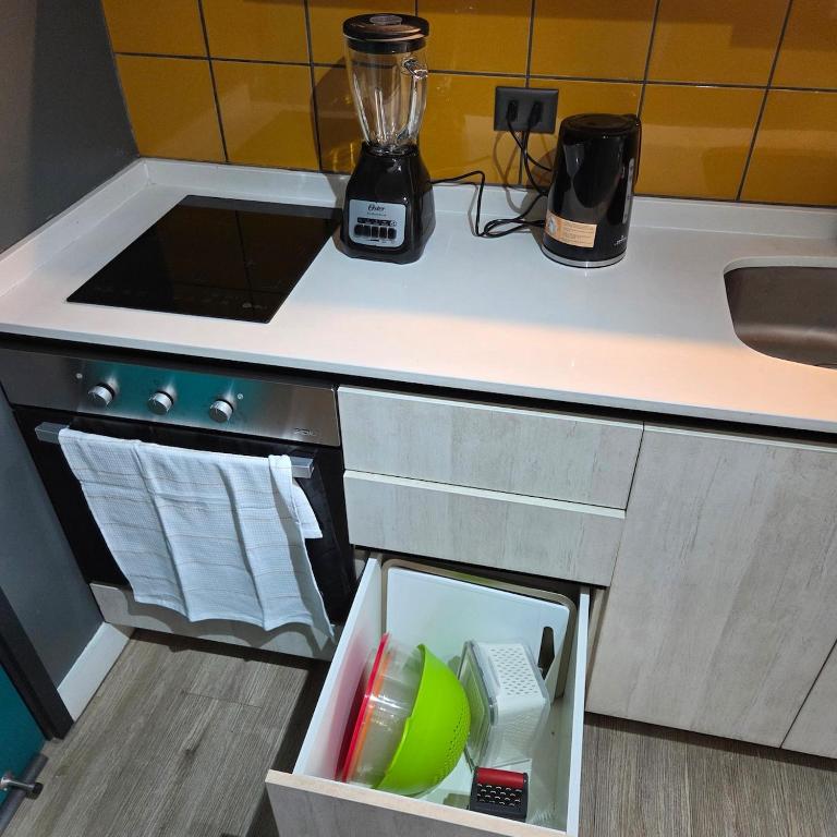 Moderno y acogedor departamento a metros del metro Irarrazaval - One-Bedroom Apartment with Park View - 11