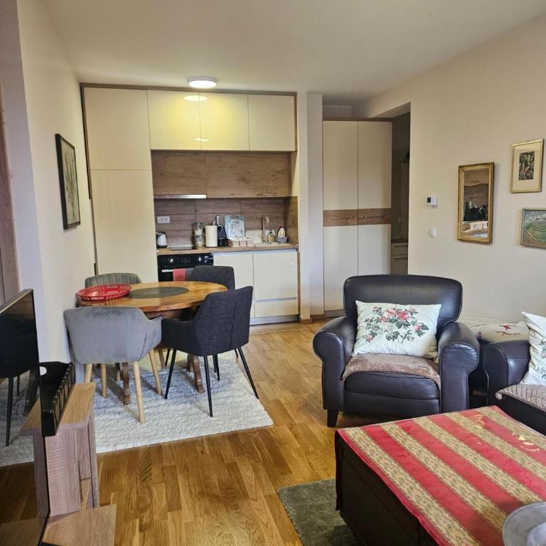 Apartman Three Bears - Two-Bedroom Apartment - 7