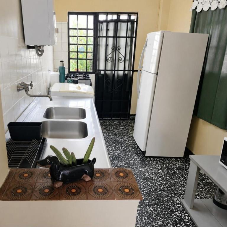 Amplia casa familiar-patio y parrilla - Two-Bedroom House - 5