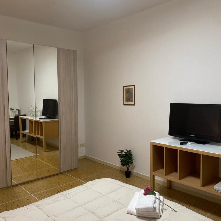 Casa Gobetti-Bologna Centrale - Camera Matrimoniale con Bagno Privato - 40