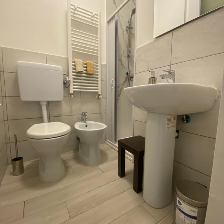 Casa Gobetti-Bologna Centrale - Camera Matrimoniale con Bagno Privato - 10