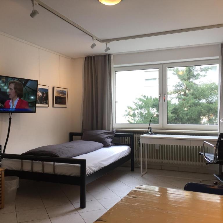 Quiet Oasis Universities/Arts District - Apartment - 2