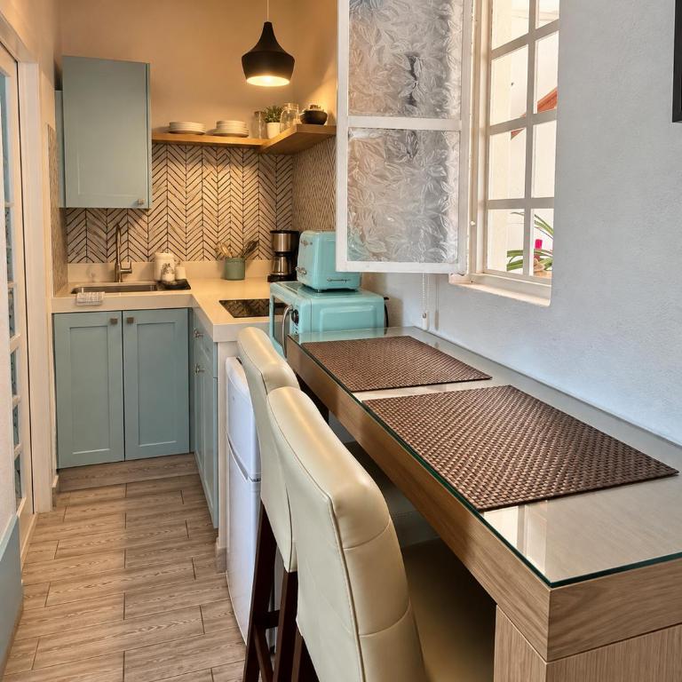Le Petit Bonheur - Quiet - Rooftop - 3 min to Beach - One-Bedroom Apartment - 6