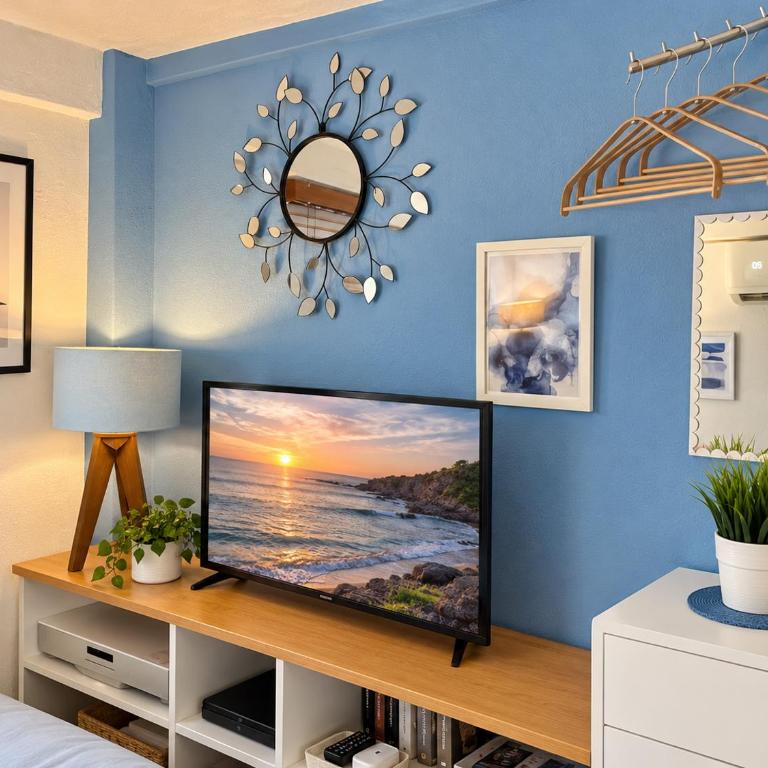 Le Petit Bonheur - Quiet - Rooftop - 3 min to Beach - One-Bedroom Apartment - 8