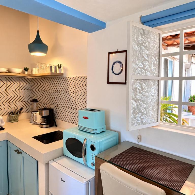 Le Petit Bonheur - Quiet - Rooftop - 3 min to Beach - One-Bedroom Apartment - 11