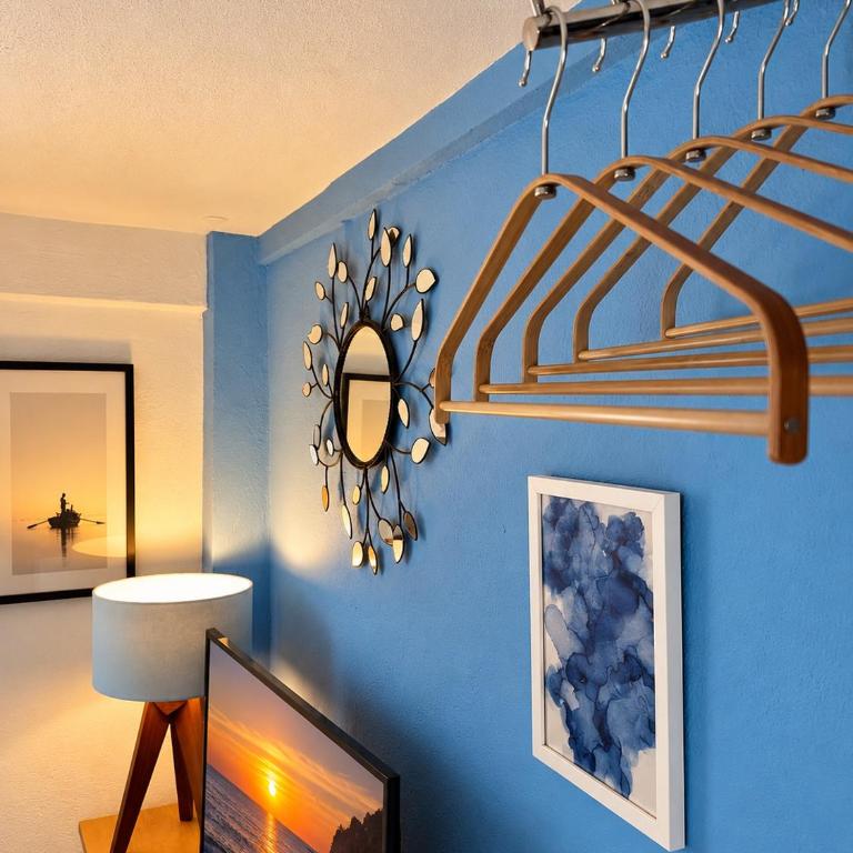 Le Petit Bonheur - Quiet - Rooftop - 3 min to Beach - One-Bedroom Apartment - 9