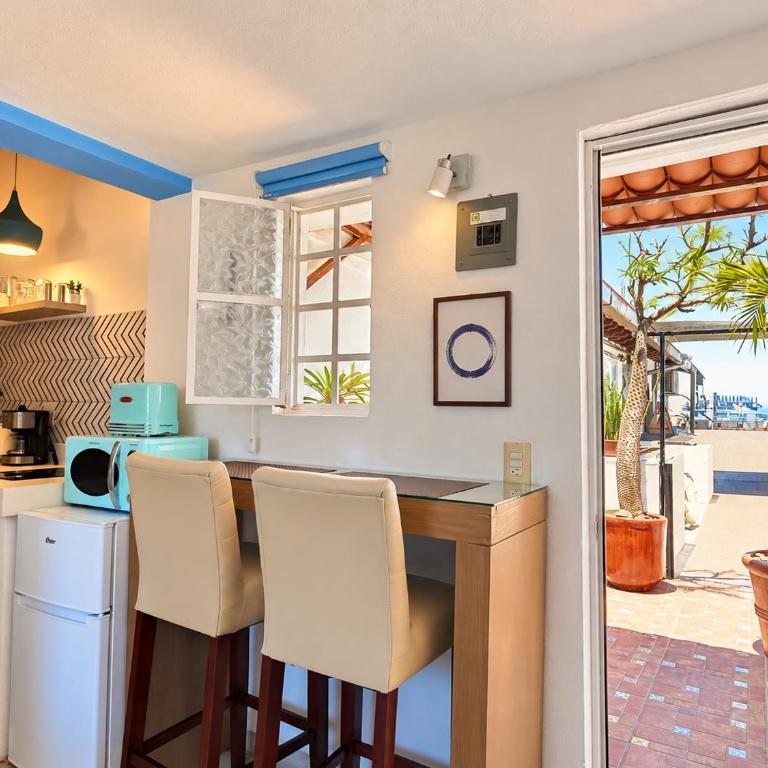 Le Petit Bonheur - Quiet - Rooftop - 3 min to Beach - One-Bedroom Apartment - 13