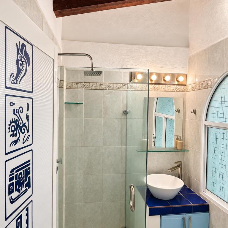 Le Petit Bonheur - Quiet - Rooftop - 3 min to Beach - One-Bedroom Apartment - 14