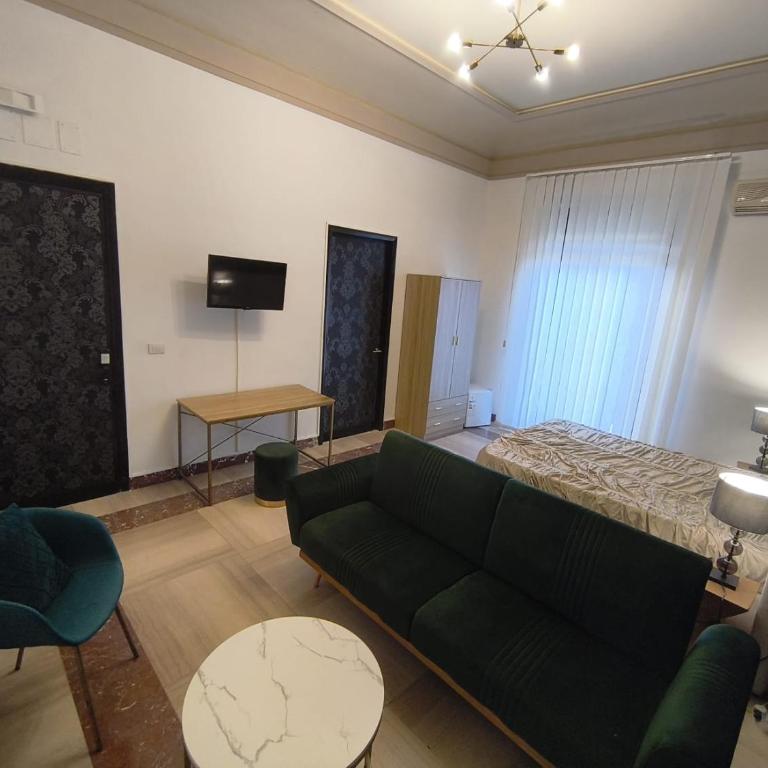 Visconti suite - Chambre Double avec Balcon (3 Adultes) - 9