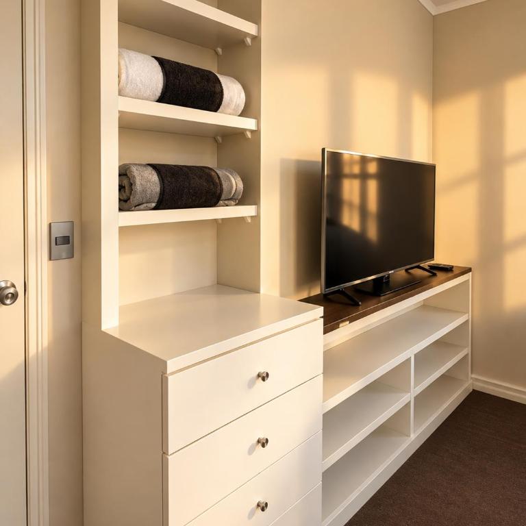Habitación doble con baño exclusivo y estacionamiento, ideal para descansar - Habitación Doble con baño privado - 44
