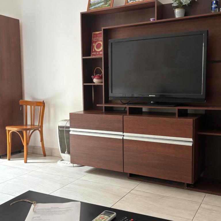 AMPLIO Y LUMINOSO DEPARTAMENTO CON COCHERA - One-Bedroom Apartment - 6
