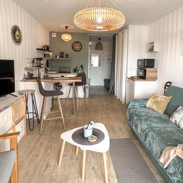 1 Bedroom Cozy Apartment In Cavalaire-Sur-Mer - Appartement 1 Chambre - 1