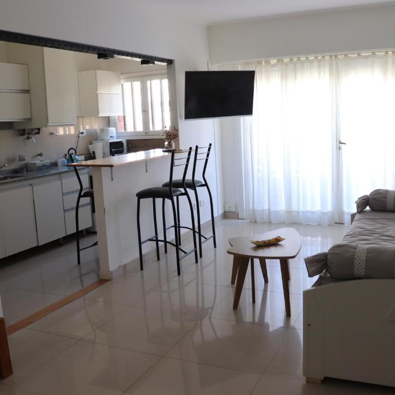 Balcón con Vista al Mar a 2 Cuadras de la Costa - Playa Grande, Zona Alem - Apartamento de 1 dormitorio - 2