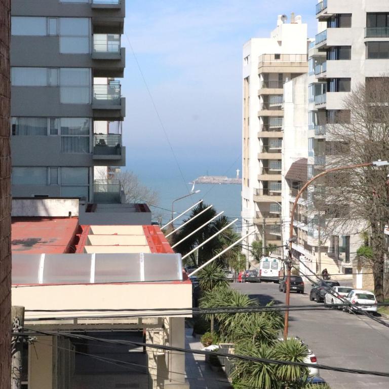 Balcón con Vista al Mar a 2 Cuadras de la Costa - Playa Grande, Zona Alem - Apartamento de 1 dormitorio - 1