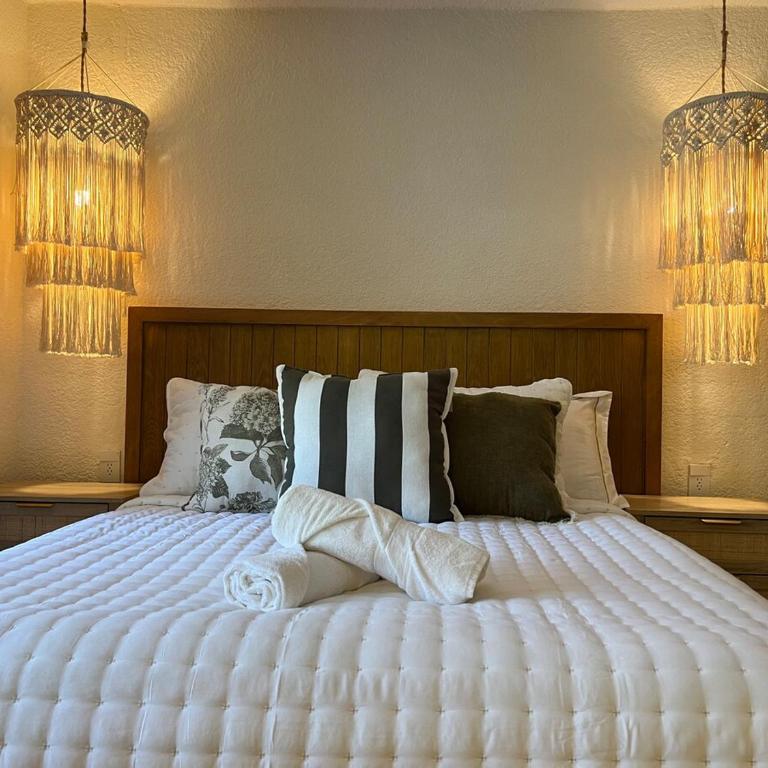 Entire Private Villa in HZ - Pool & Outdoor Living - Three-Bedroom Villa - 26