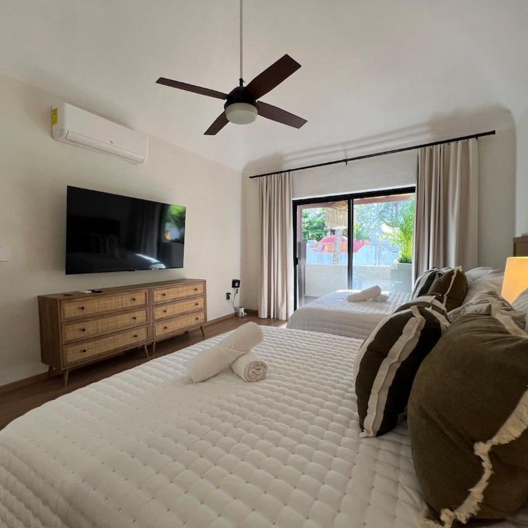 Entire Private Villa in HZ - Pool & Outdoor Living - Three-Bedroom Villa - 70