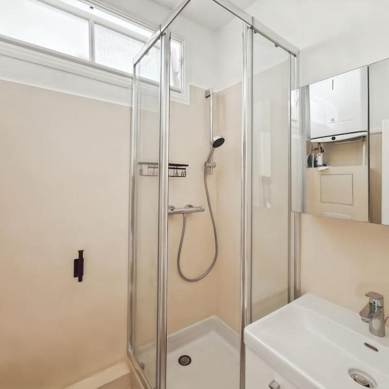Studio lumineux pres du canal Saint Martin - Appartement - 1