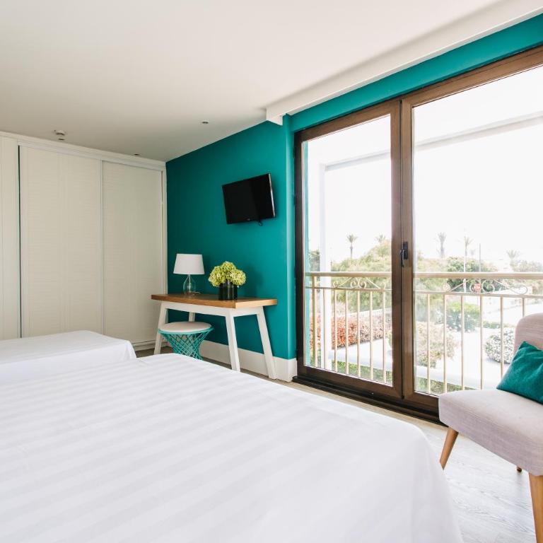 Hotel Almirante - Superior Triple Room with Sea View - 4