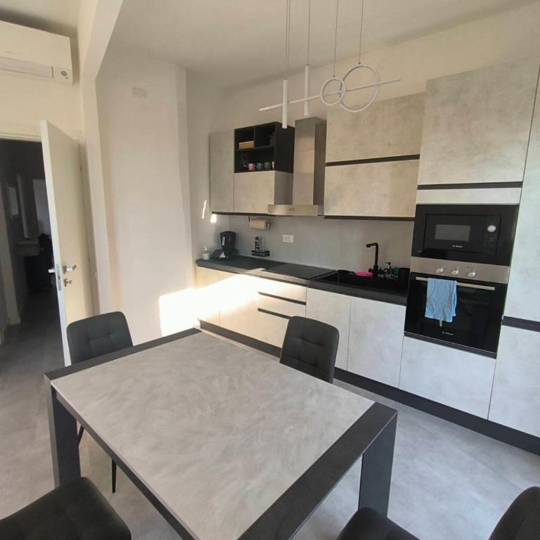 Modern Flat - 10 Min to the Sea and City Center - Apartment mit 2 Schlafzimmern und Balkon - 3