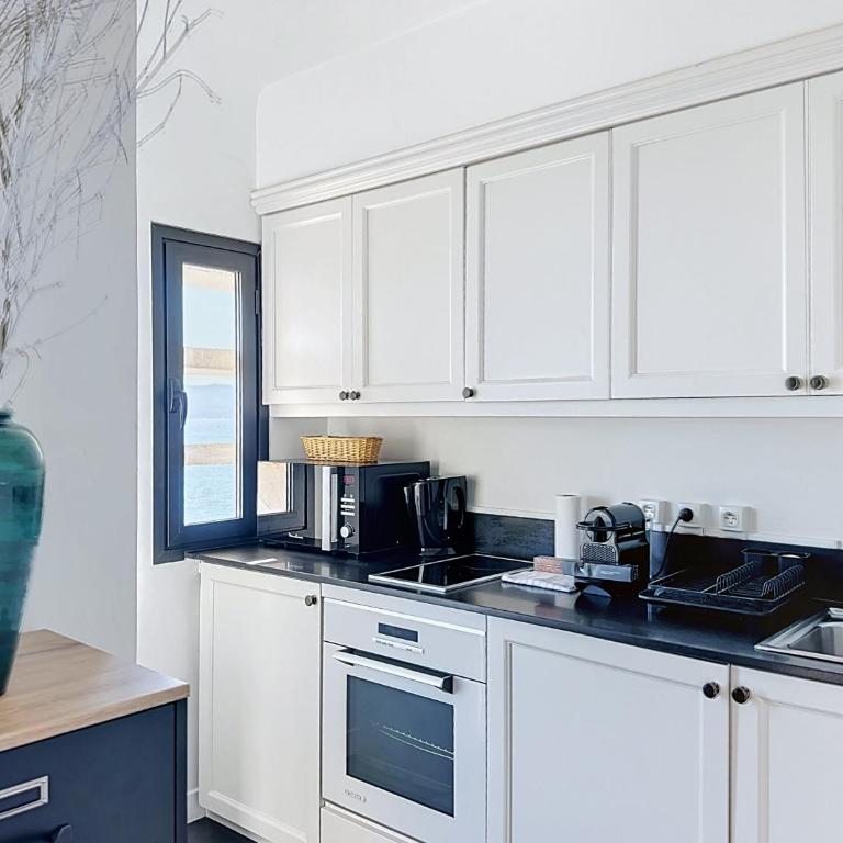 1-bedroom beachfront apartment with sea view - Appartement 1 Chambre avec Balcon et Vue sur Mer - 10