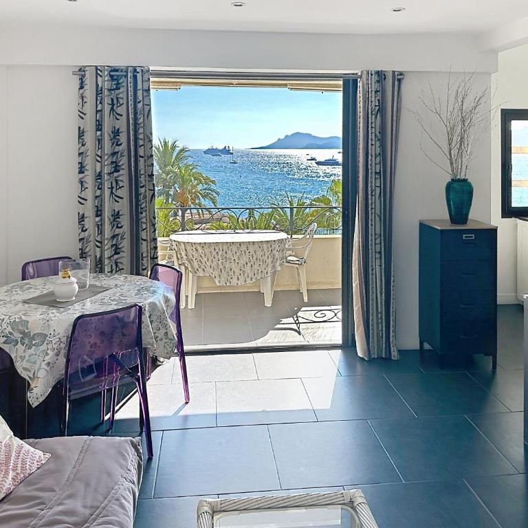 1-bedroom beachfront apartment with sea view - Appartement 1 Chambre avec Balcon et Vue sur Mer - 9