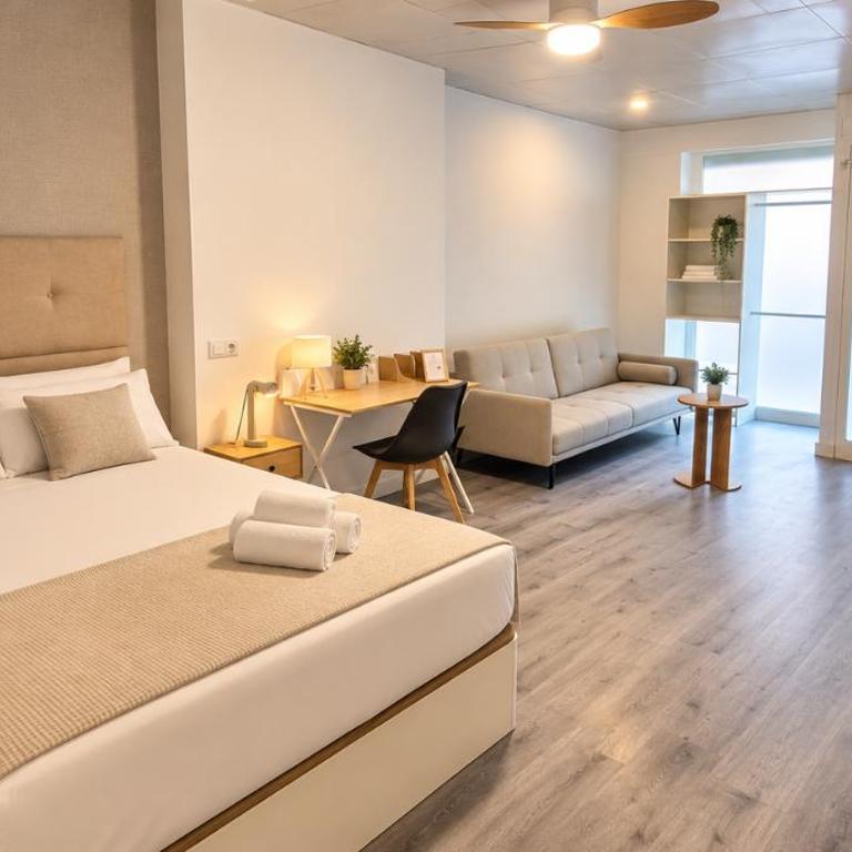 Habitación privada a minutos del centro - Chambre Triple avec Salle de Bains Privative Séparée - 1