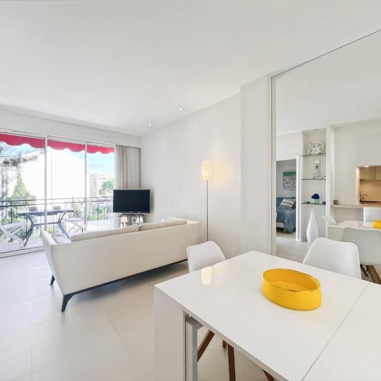 BEL APPARTEMENT 2 COUCHAGES AVEC TERRASSE CENTRE VILLE CANNES - Appartement - Vue sur Jardin - 1
