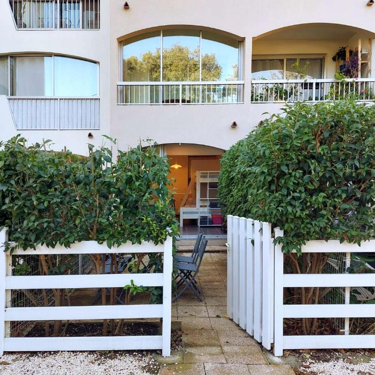 Jardin, terrasse, climatisation, à 5 minutes à pied des plages, commerces et animations - Studio-Apartment - 2