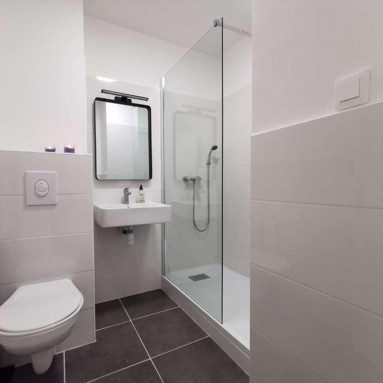 Jardin, terrasse, climatisation, à 5 minutes à pied des plages, commerces et animations - Studio-Apartment - 10