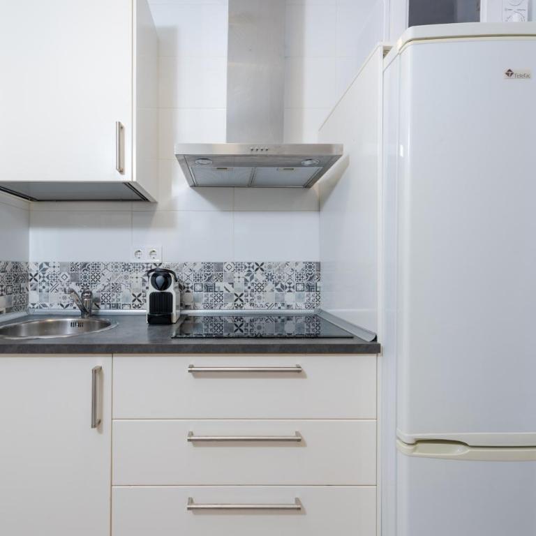 Al Andalus Torremolinos - Bright Coastal Apartment near La Carihuela, Restaurants & Centre - Apartamento de 1 dormitorio - 3