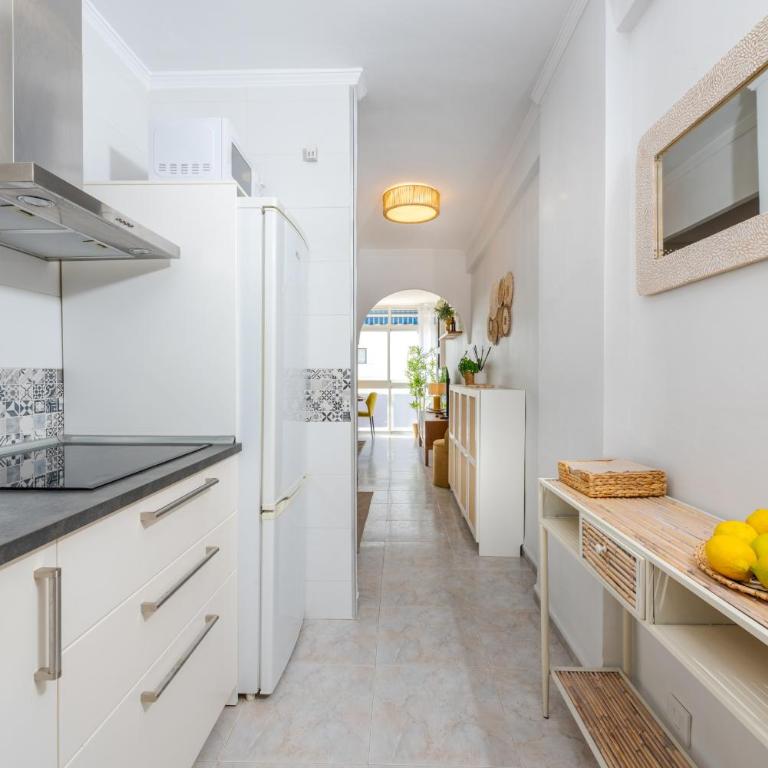 Al Andalus Torremolinos - Bright Coastal Apartment near La Carihuela, Restaurants & Centre - Apartamento de 1 dormitorio - 11