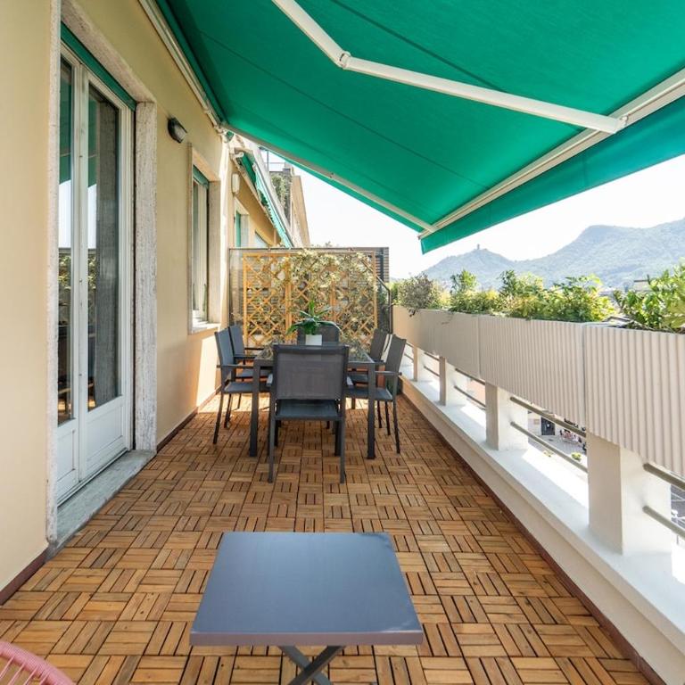Spacious penthouse with terrace in the heart of Como - Apartment mit 3 Schlafzimmern - 20