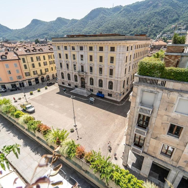 Spacious penthouse with terrace in the heart of Como - Apartment mit 3 Schlafzimmern - 21