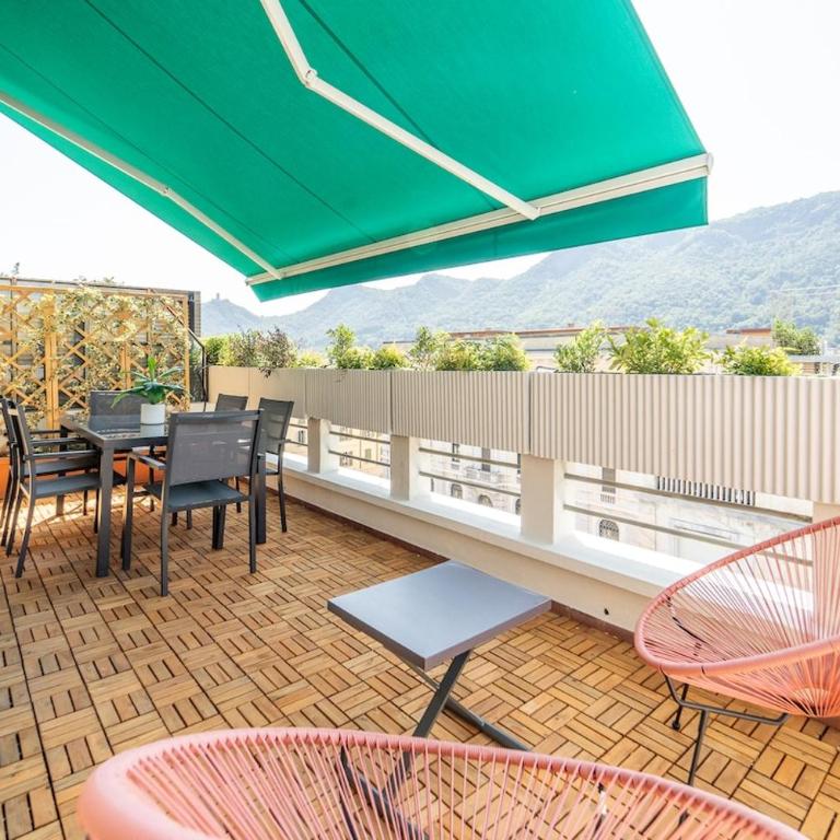 Spacious penthouse with terrace in the heart of Como - Apartment mit 3 Schlafzimmern - 44