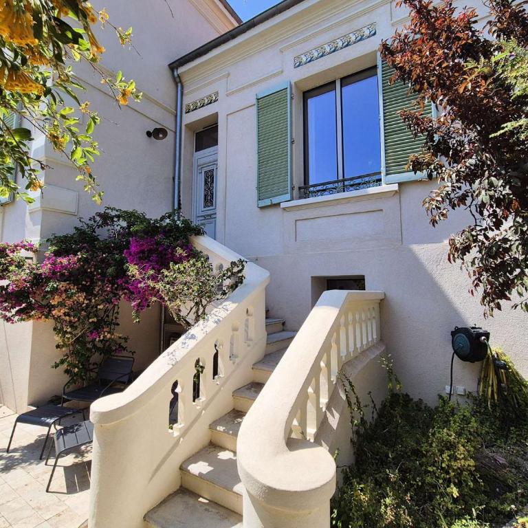 Magnifique villa 19ème, beau jardin, à 150m de la mer, climatisée, wifi, entièrement rénovée - Villa - Vue sur Jardin - 4