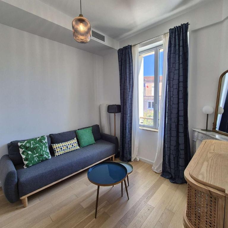 Magnifique villa 19ème, beau jardin, à 150m de la mer, climatisée, wifi, entièrement rénovée - Villa - Vue sur Jardin - 15
