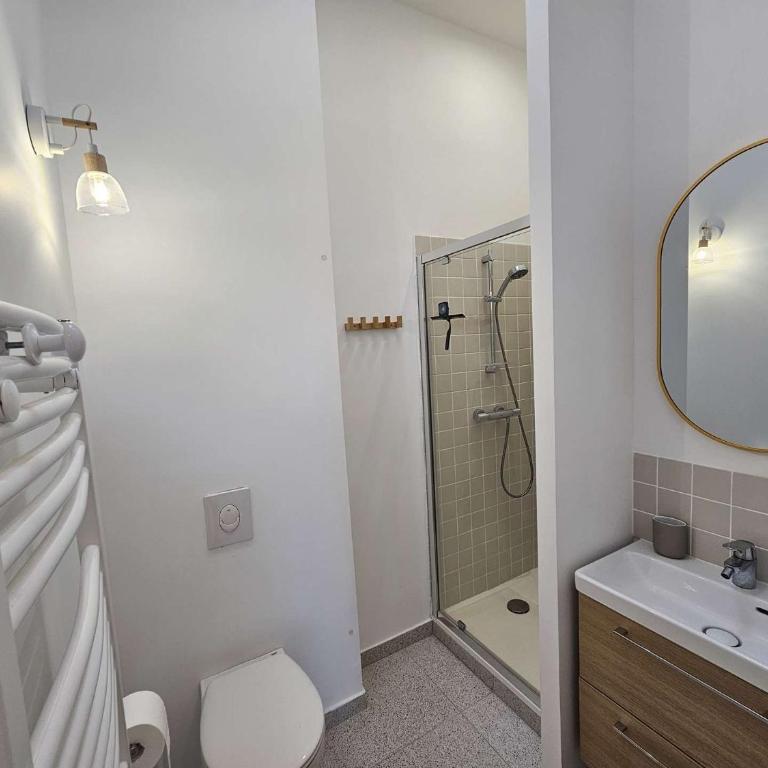 Magnifique villa 19ème, beau jardin, à 150m de la mer, climatisée, wifi, entièrement rénovée - Villa - Vue sur Jardin - 17
