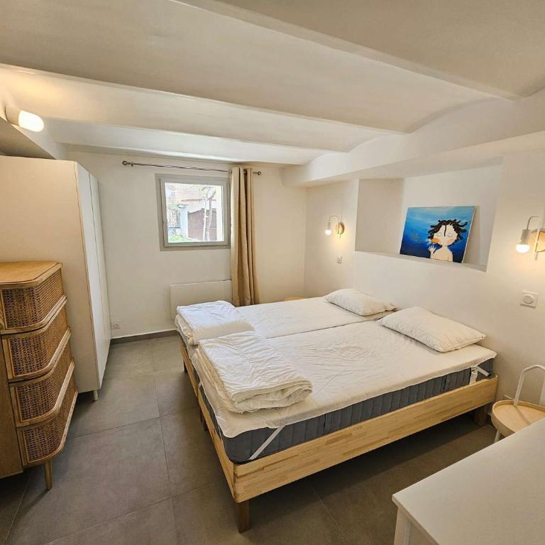 Magnifique villa 19ème, beau jardin, à 150m de la mer, climatisée, wifi, entièrement rénovée - Villa - Vue sur Jardin - 21