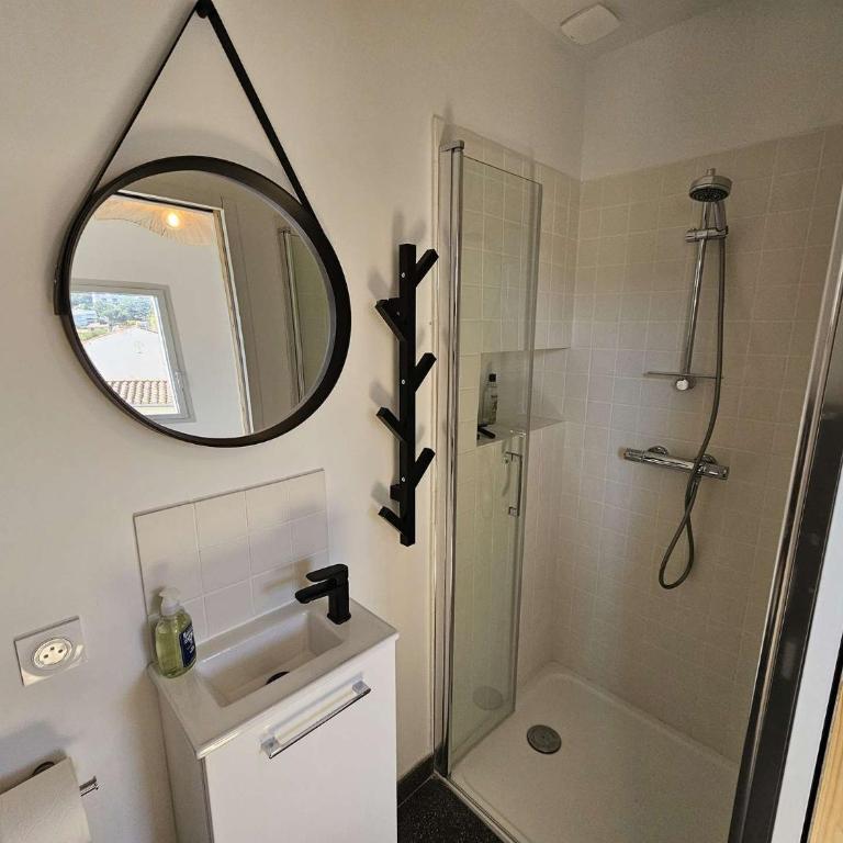 Magnifique villa 19ème, beau jardin, à 150m de la mer, climatisée, wifi, entièrement rénovée - Villa - Vue sur Jardin - 25