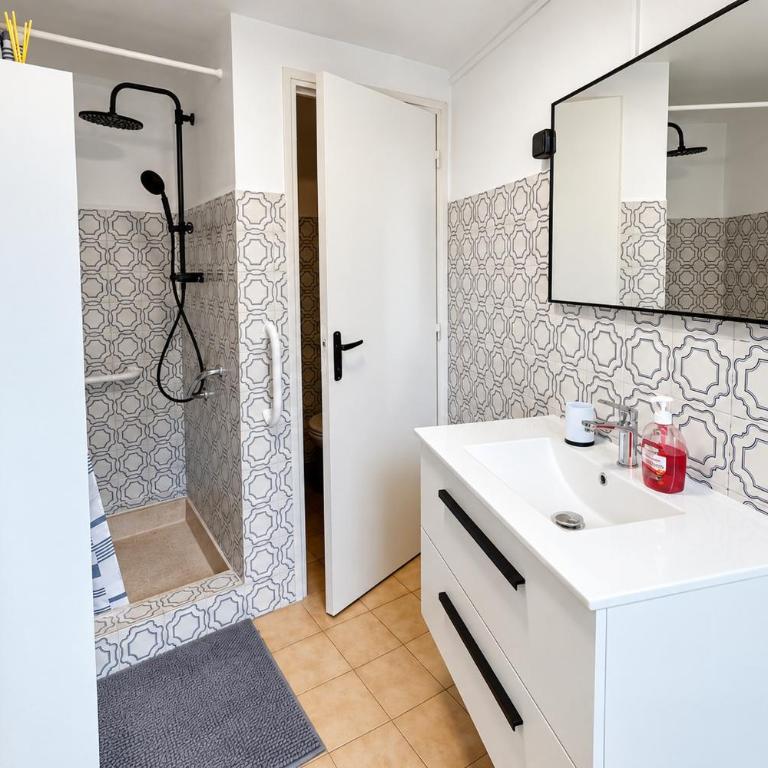 1 ch 1 sdb - Ecrin paisible proche rempart - Appartamento con 1 Camera da Letto e Terrazza - 20