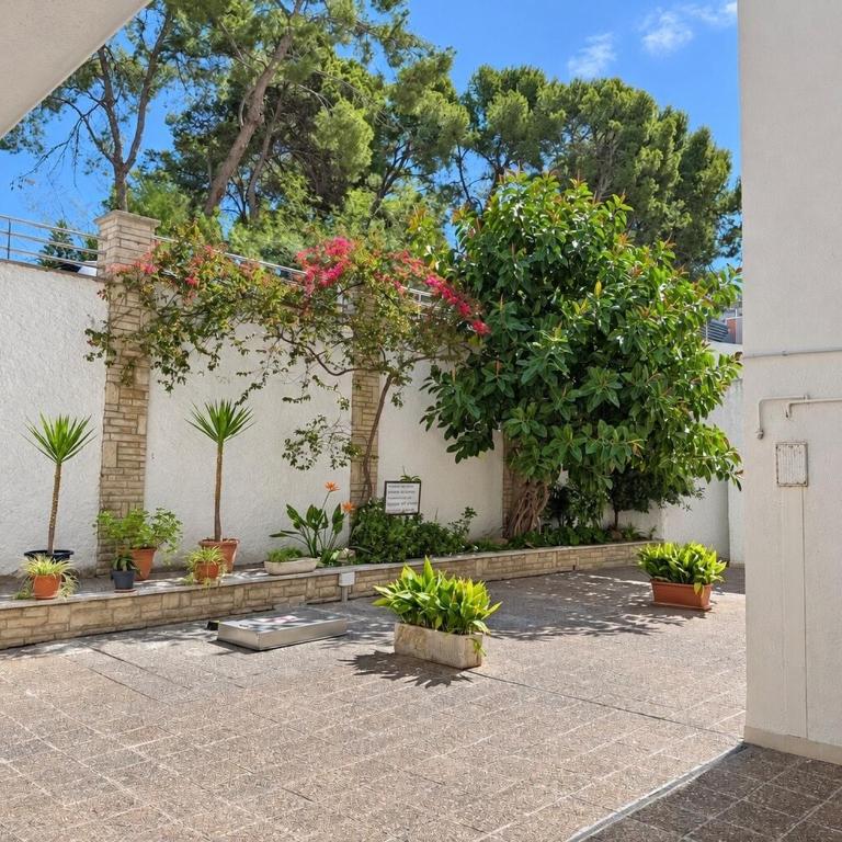 Cozy renovated apartment just two minutes from the sea - One-Bedroom Apartment - 5