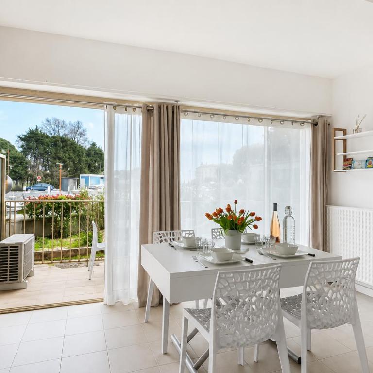Appartement familial piscine plage - Apartamento Deluxe de 2 dormitorios con vistas al jardín - 9