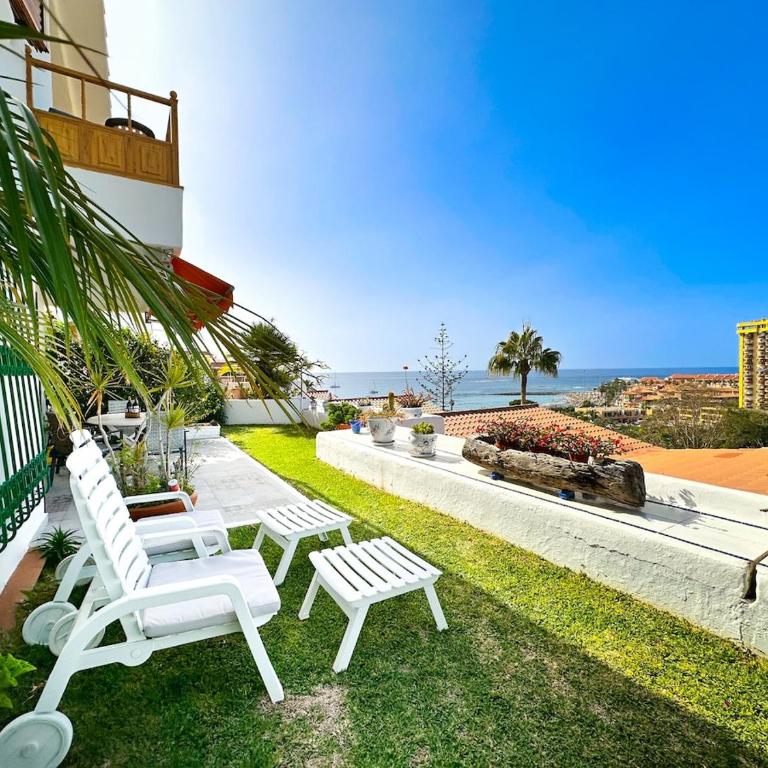 Spacious apartment with garden 3 min from the beach - Three-Bedroom Apartment - 1