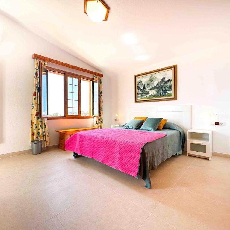 Spacious apartment with garden 3 min from the beach - Three-Bedroom Apartment - 19