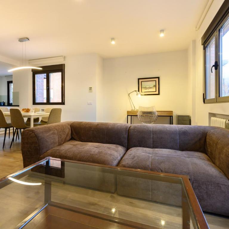 ASO941B - Piso de 3 dormitorios y 2 baños - Alquiler temporal - Apartment mit 3 Schlafzimmern - 61