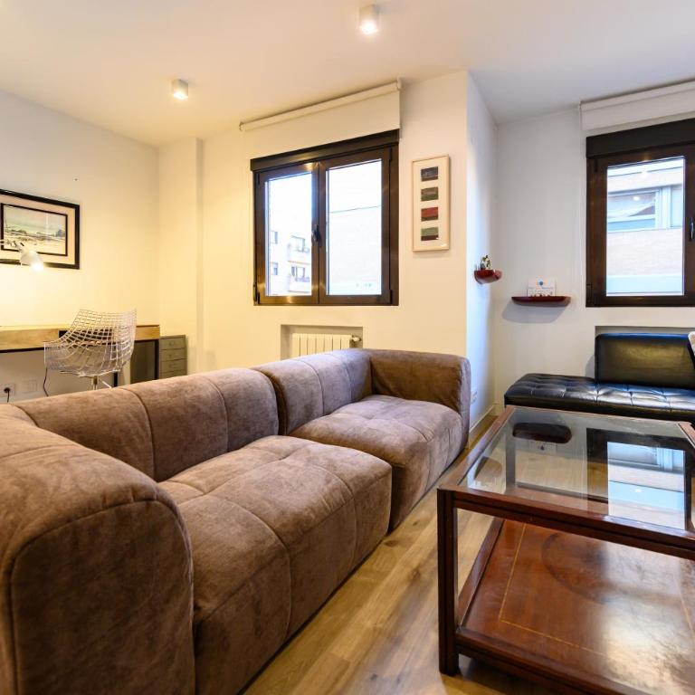 ASO941B - Piso de 3 dormitorios y 2 baños - Alquiler temporal - Apartment mit 3 Schlafzimmern - 58